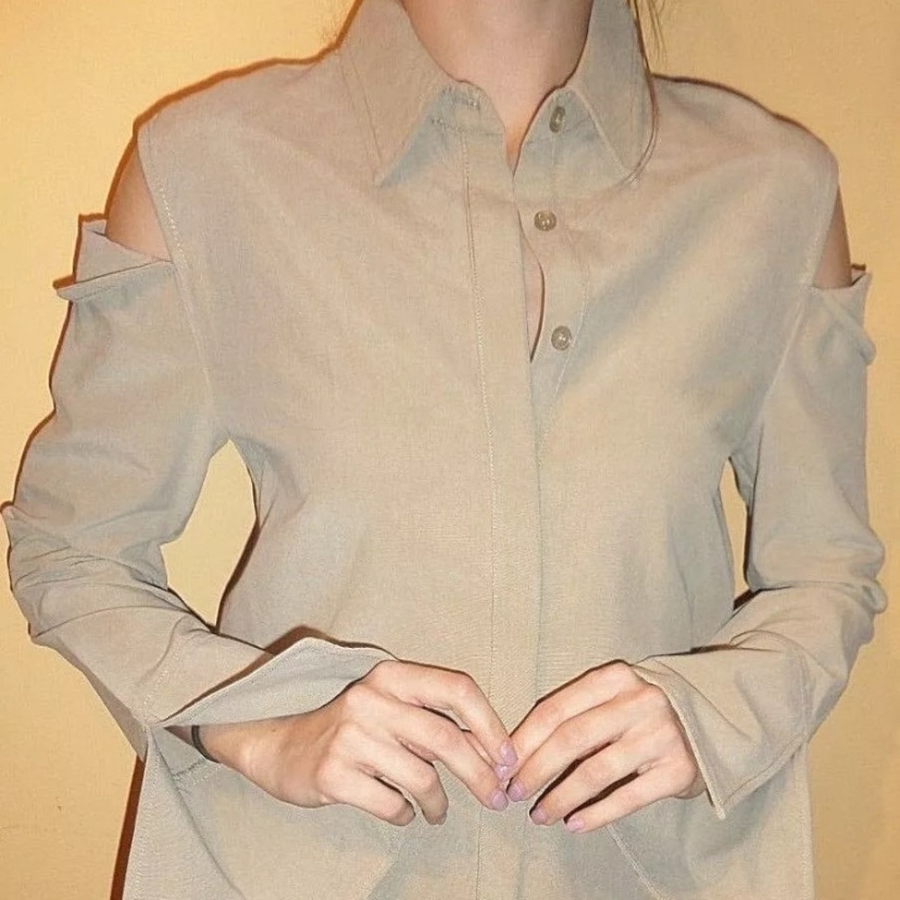 EVIDNT LOS ANGELES BUTTON DOWN COLD SHOULDER SHIRT